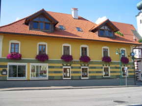 Отель Gasthof zur Post  Шёрфлинг-Ам-Аттерзее